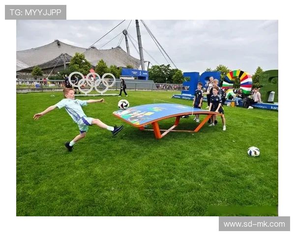 足球明星后代同场竞技童趣满满 足球场上演父辈风采新一代的挑战与梦想